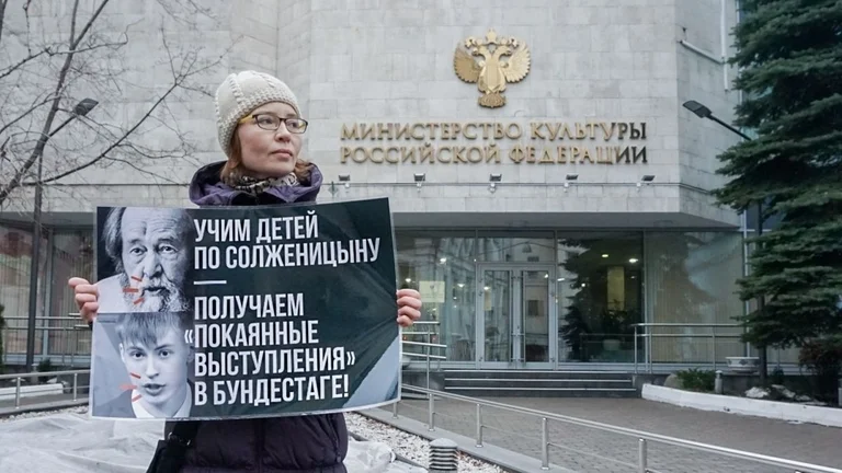 Учим детей по Солженицыну — получаем покаяние в Бундестаге Солженицин лож